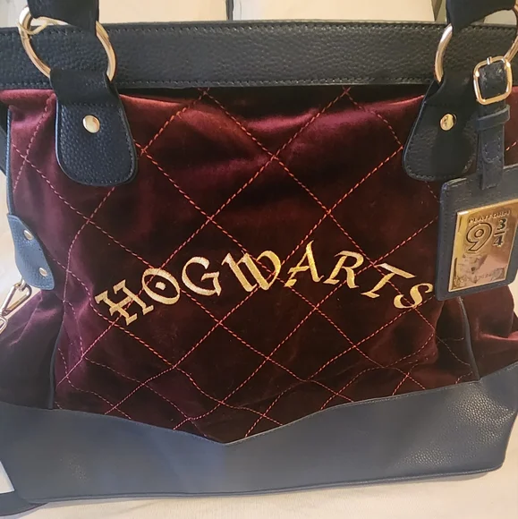 Peter Alexander Hogwarts Weekender Bag - Picture 7 of 7